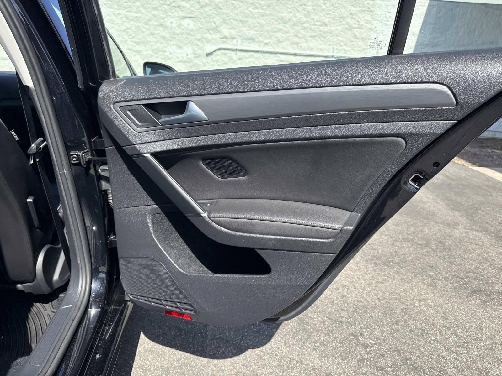 Used 2021 Volkswagen Golf 4-Door FWD image 30
