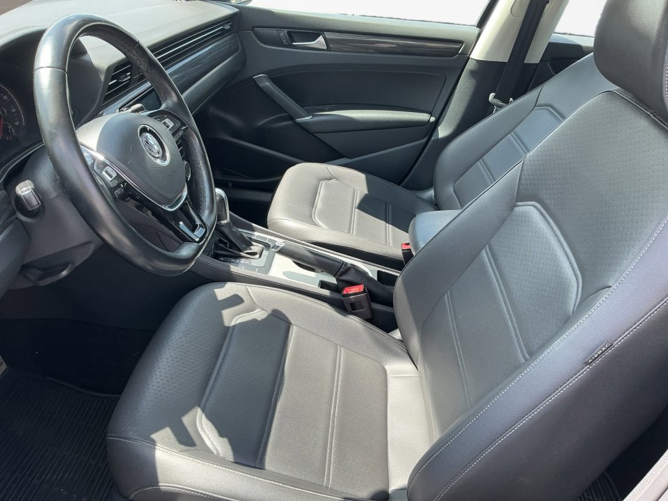Certified 2020 Volkswagen Passat 2.0T R-Line image 11
