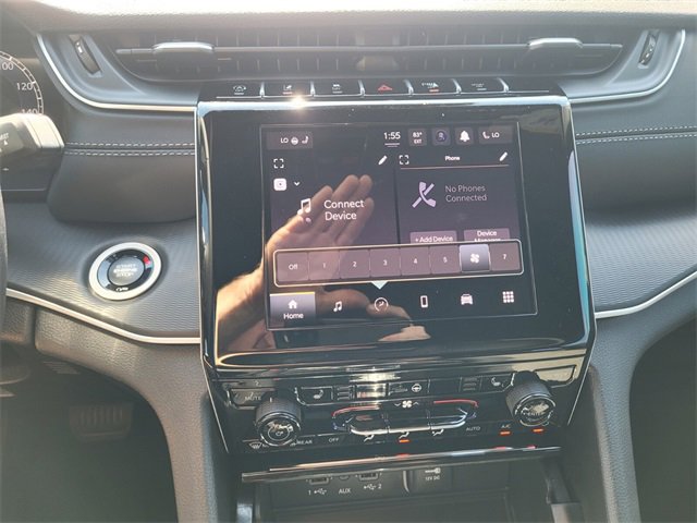 Used 2025 Jeep Grand Cherokee Altitude image 21