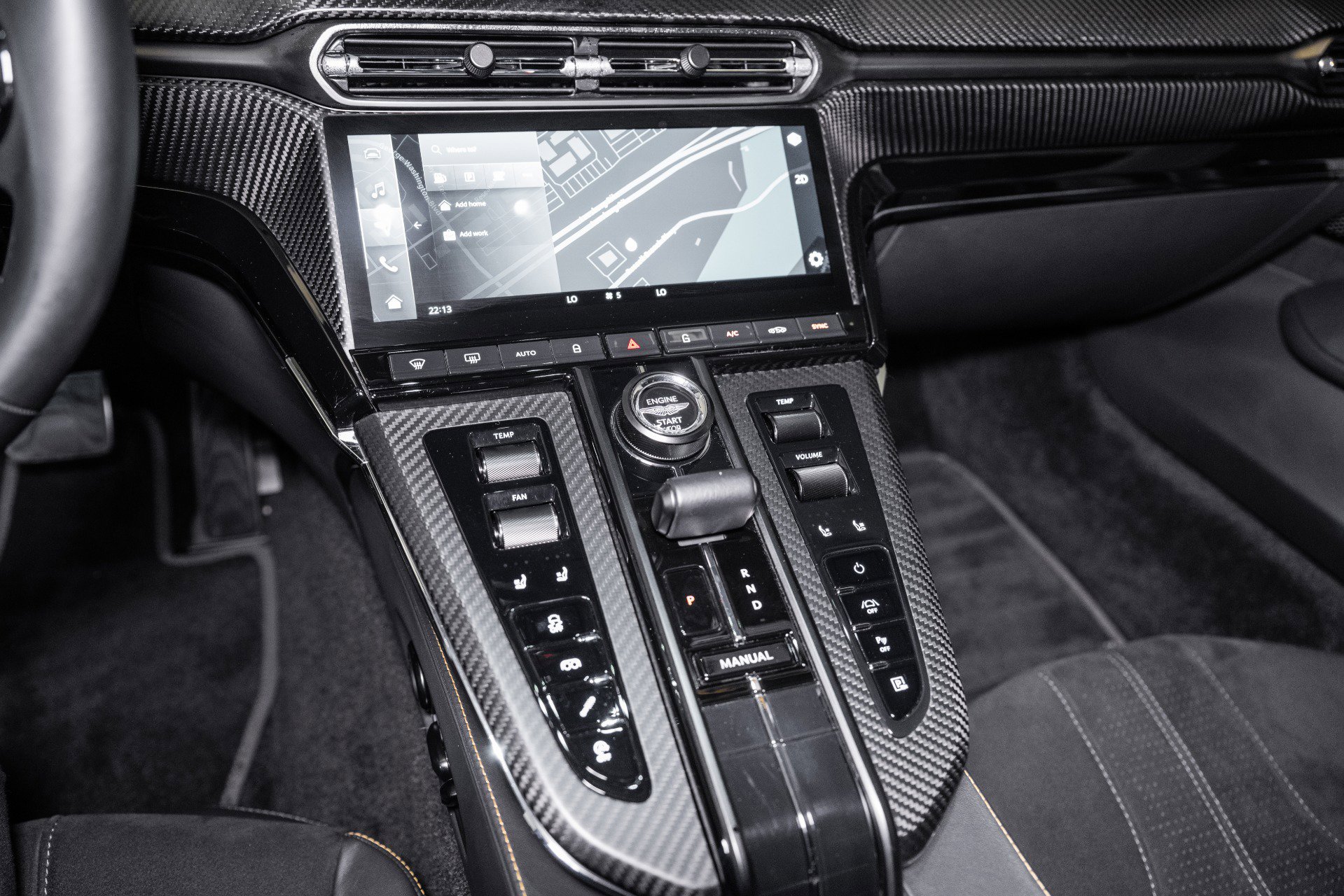 Used 2025 Aston Martin V8 Vantage Coupe image 21