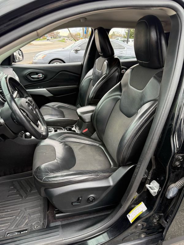 Used 2018 Jeep Cherokee Latitude Plus w/ Cold Weather Group image 9