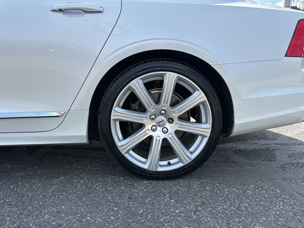 Used 2020 Volvo S90 T6 Inscription w/ Protection Package Premier image 21