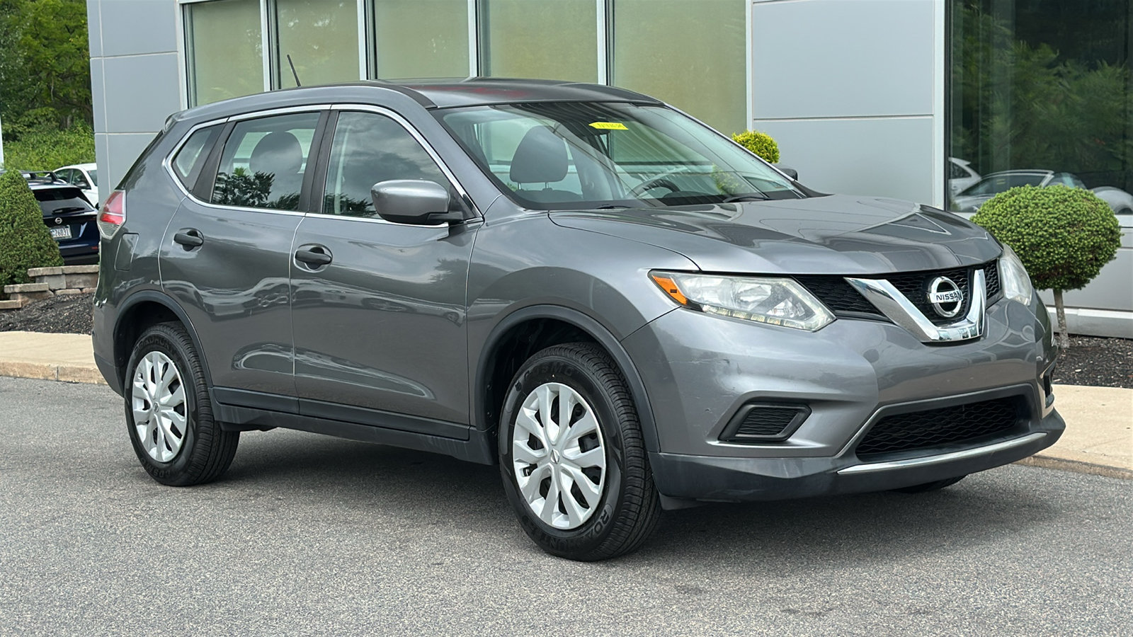Used 2016 Nissan Rogue S AWD/4WD image 2