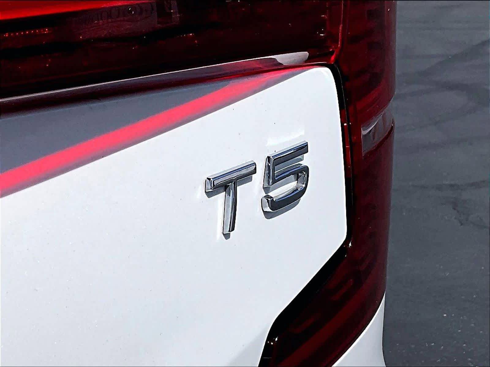 Used 2019 Volvo S60 T5 Momentum w/ Premium Package FWD image 11