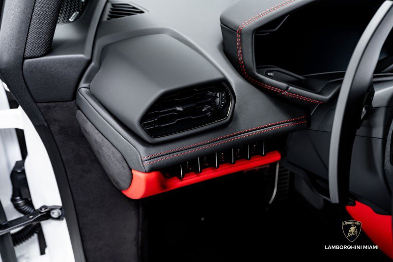 Used 2024 Lamborghini Huracan Tecnica image 33