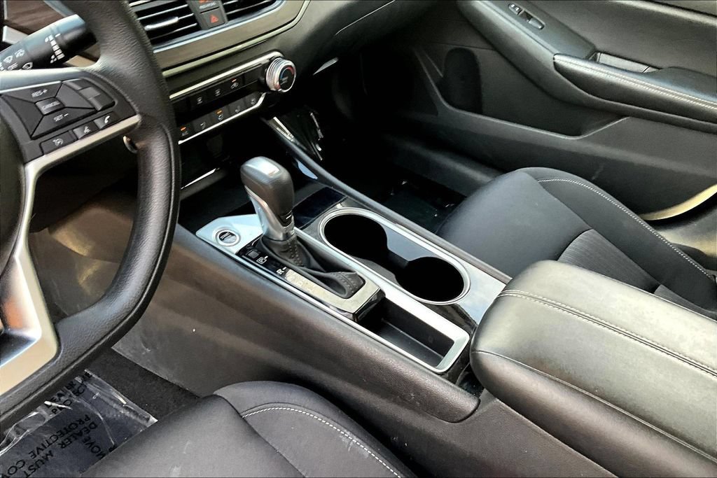 Used 2024 Nissan Altima 2.5 SV FWD image 15