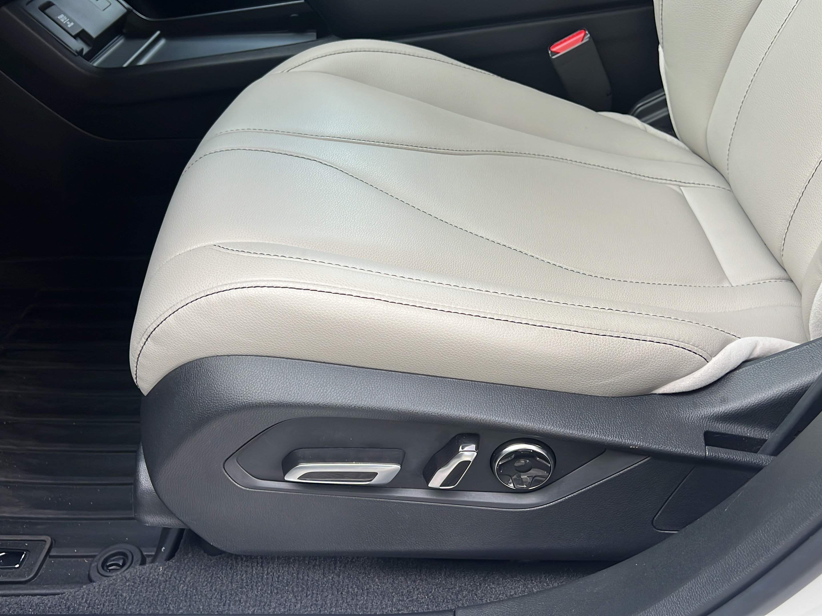 Certified 2026 Acura RDX SH-AWD image 17
