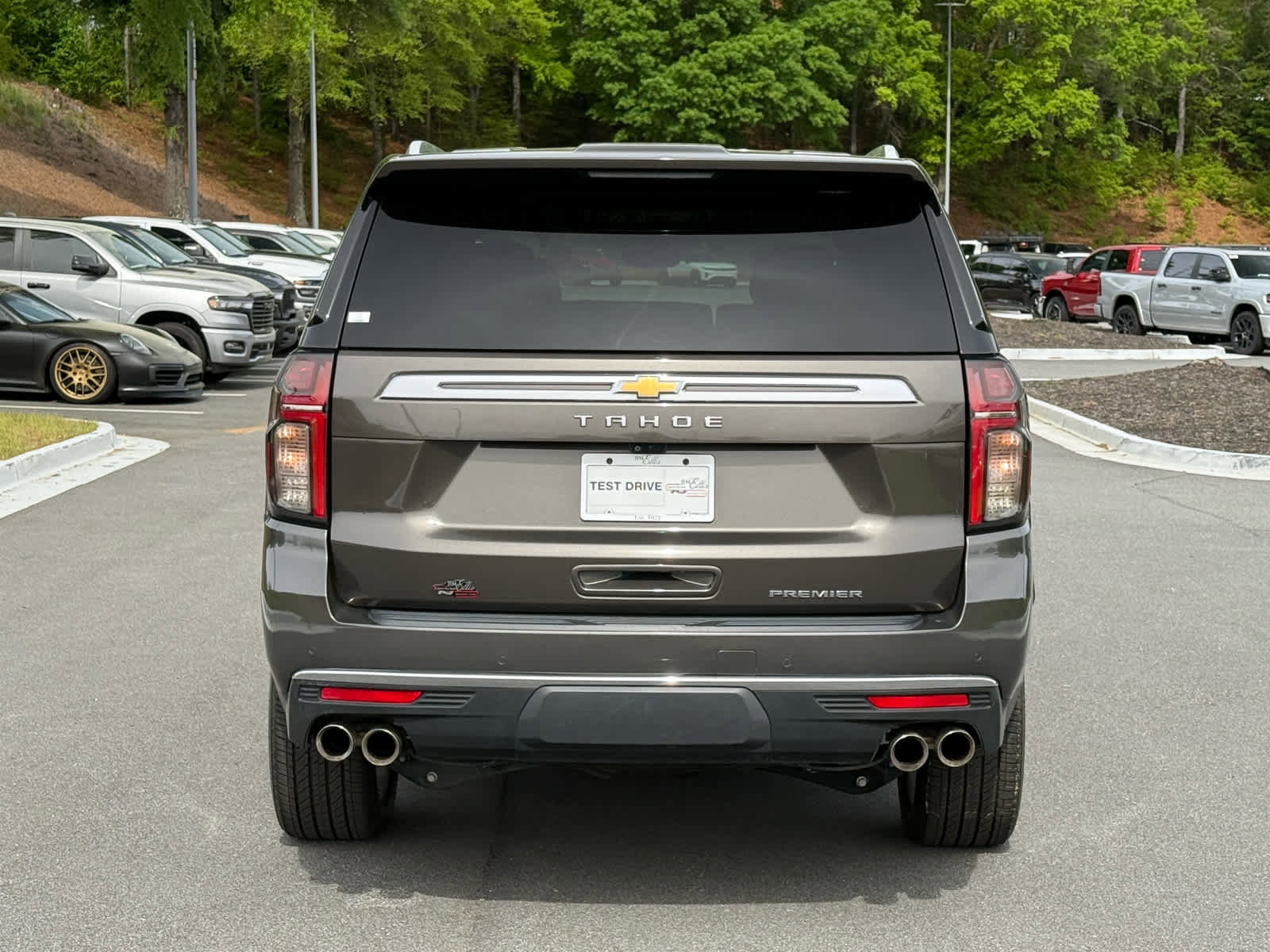 Used 2021 Chevrolet Tahoe Premier w/ Premium Package AWD/4WD image 4