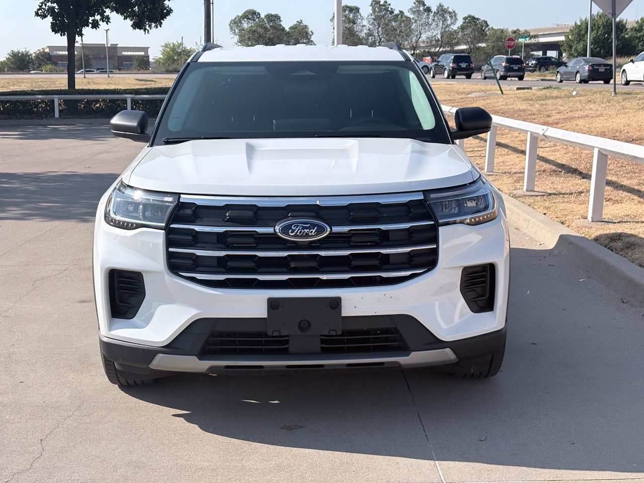 Used 2025 Ford Explorer Active RWD image 2