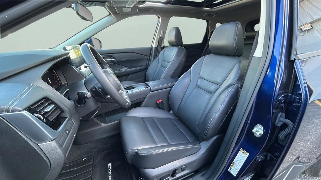 Used 2024 Nissan Rogue SL w/ SL Premium Package image 11