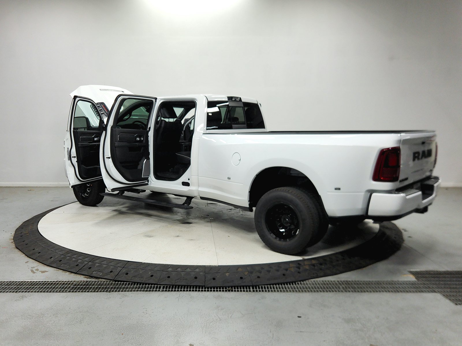 New 2026 RAM 3500 Laramie AWD/4WD image 14
