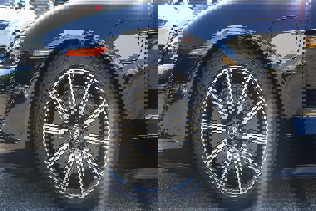 Used 2022 Porsche Taycan 4S image 9