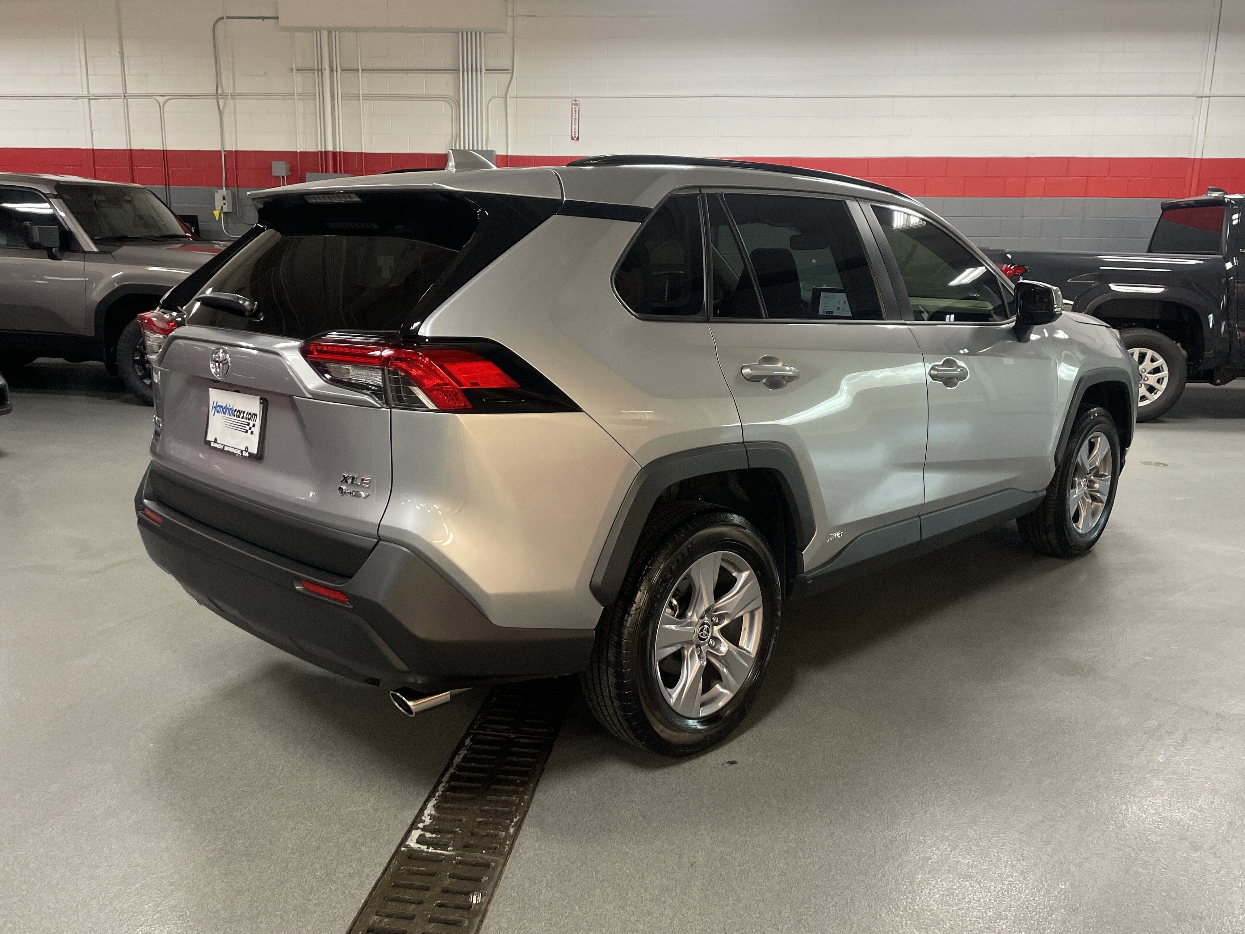 Used 2025 Toyota RAV4 XLE image 10