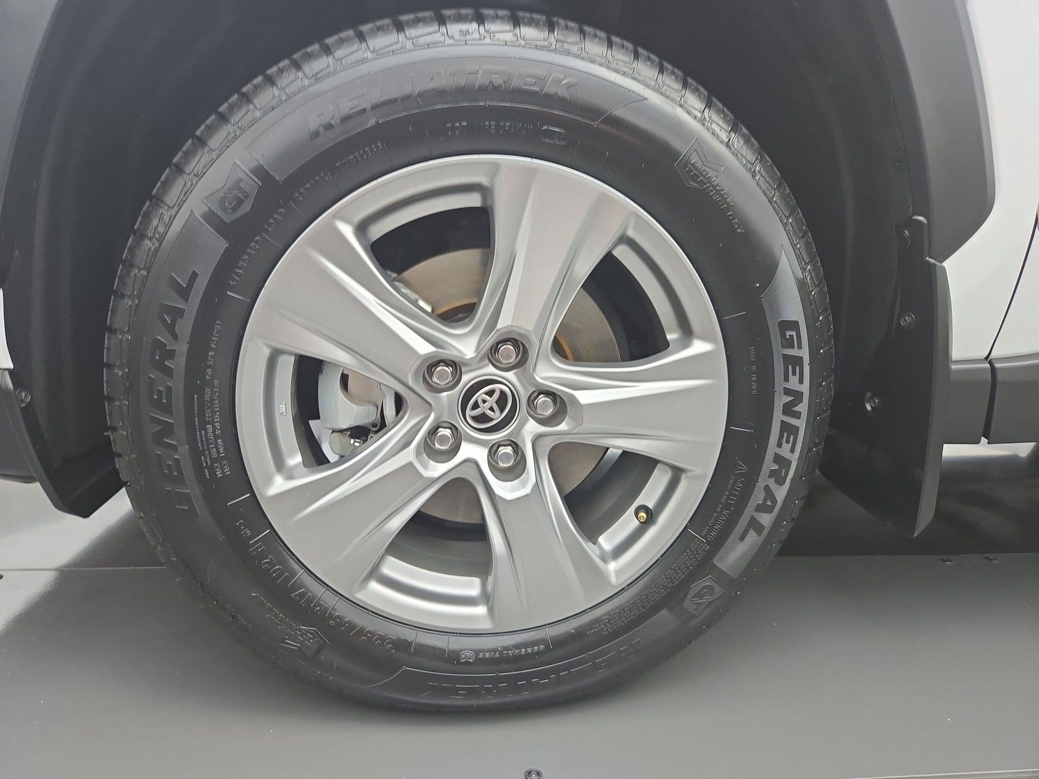 Used 2024 Toyota RAV4 XLE AWD/4WD image 25