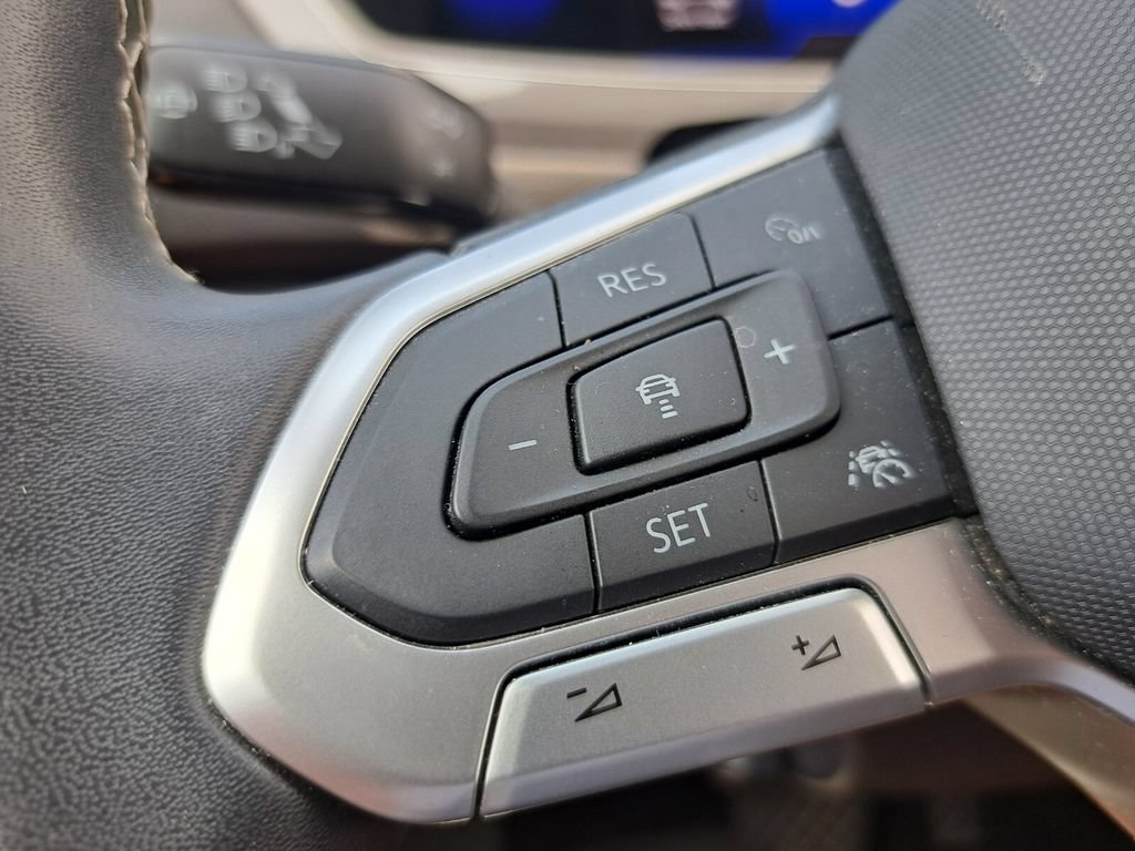Used 2023 Volkswagen Tiguan SE FWD image 14