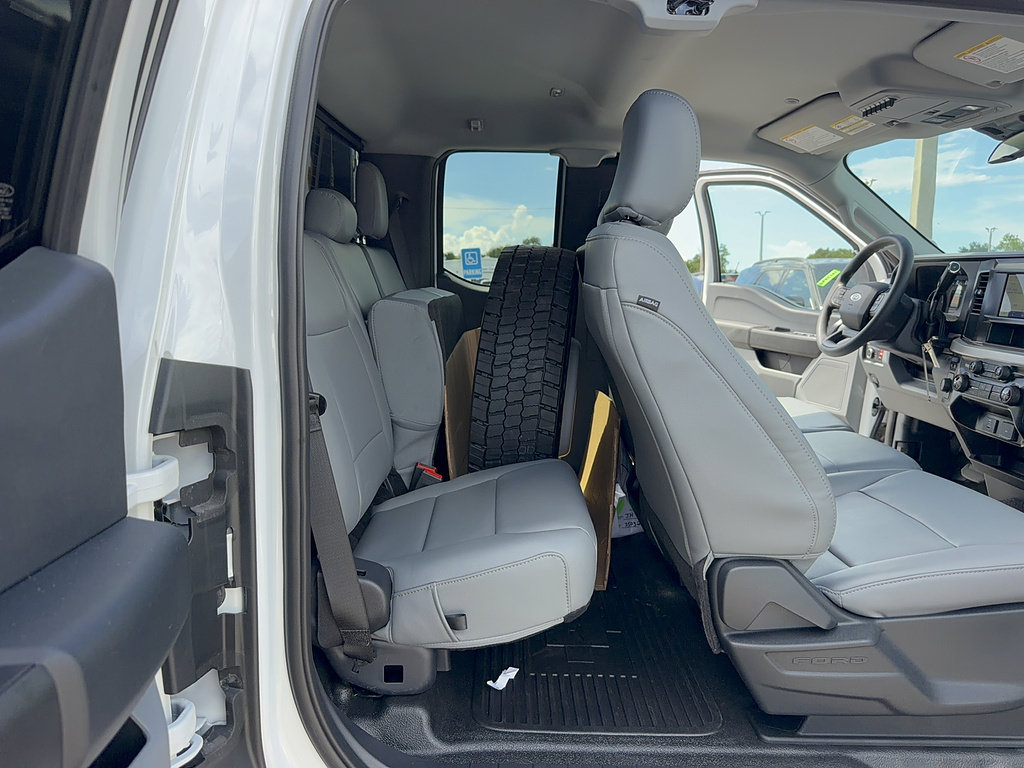 New 2026 Ford F550 4x4 Supercab Super Duty image 24