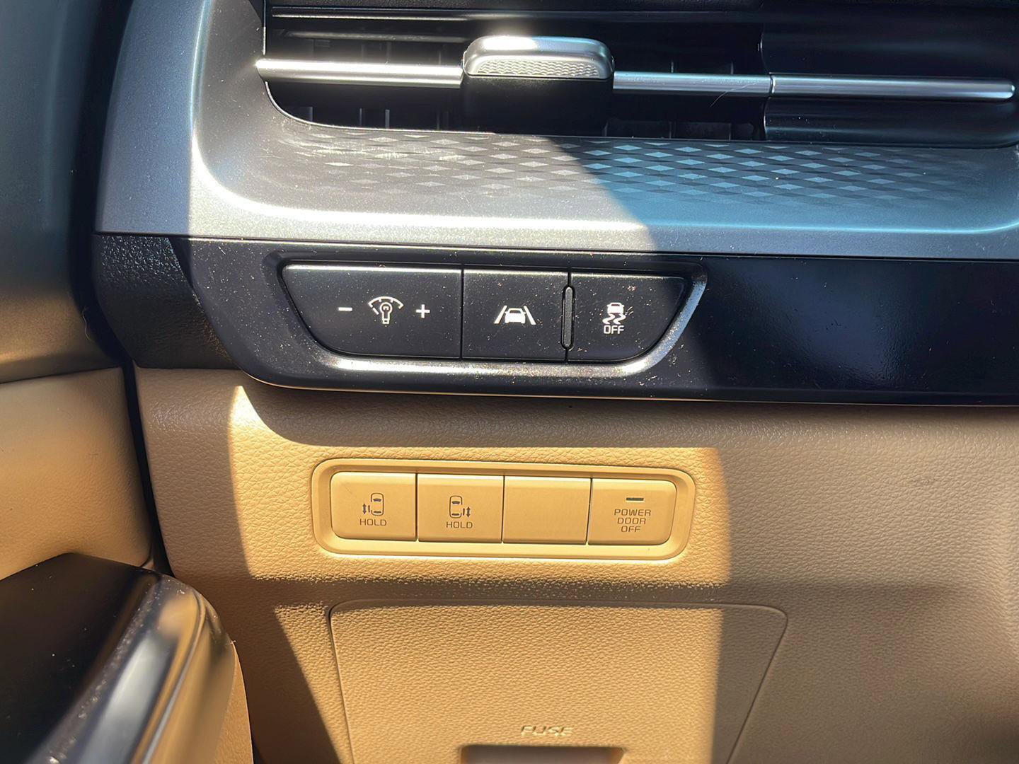 Used 2024 Kia Carnival LX FWD image 14
