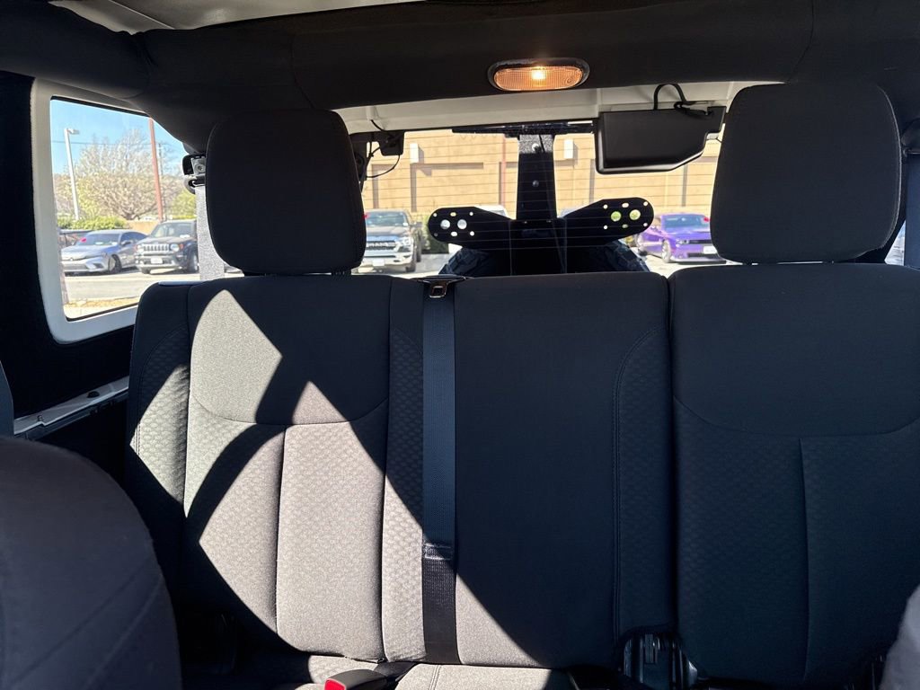 Used 2015 Jeep Wrangler Unlimited Willys image 18