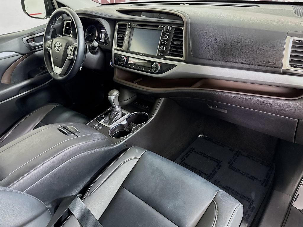 Certified 2019 Toyota Highlander XLE AWD/4WD image 36