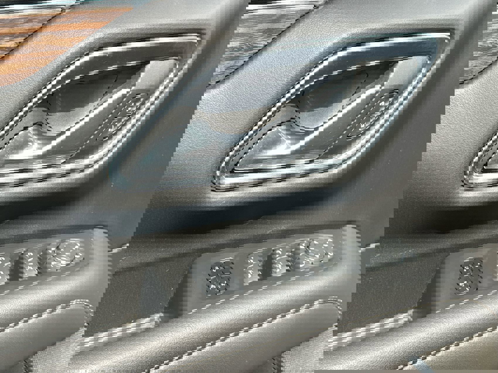 Used 2021 Chevrolet Suburban High Country image 13