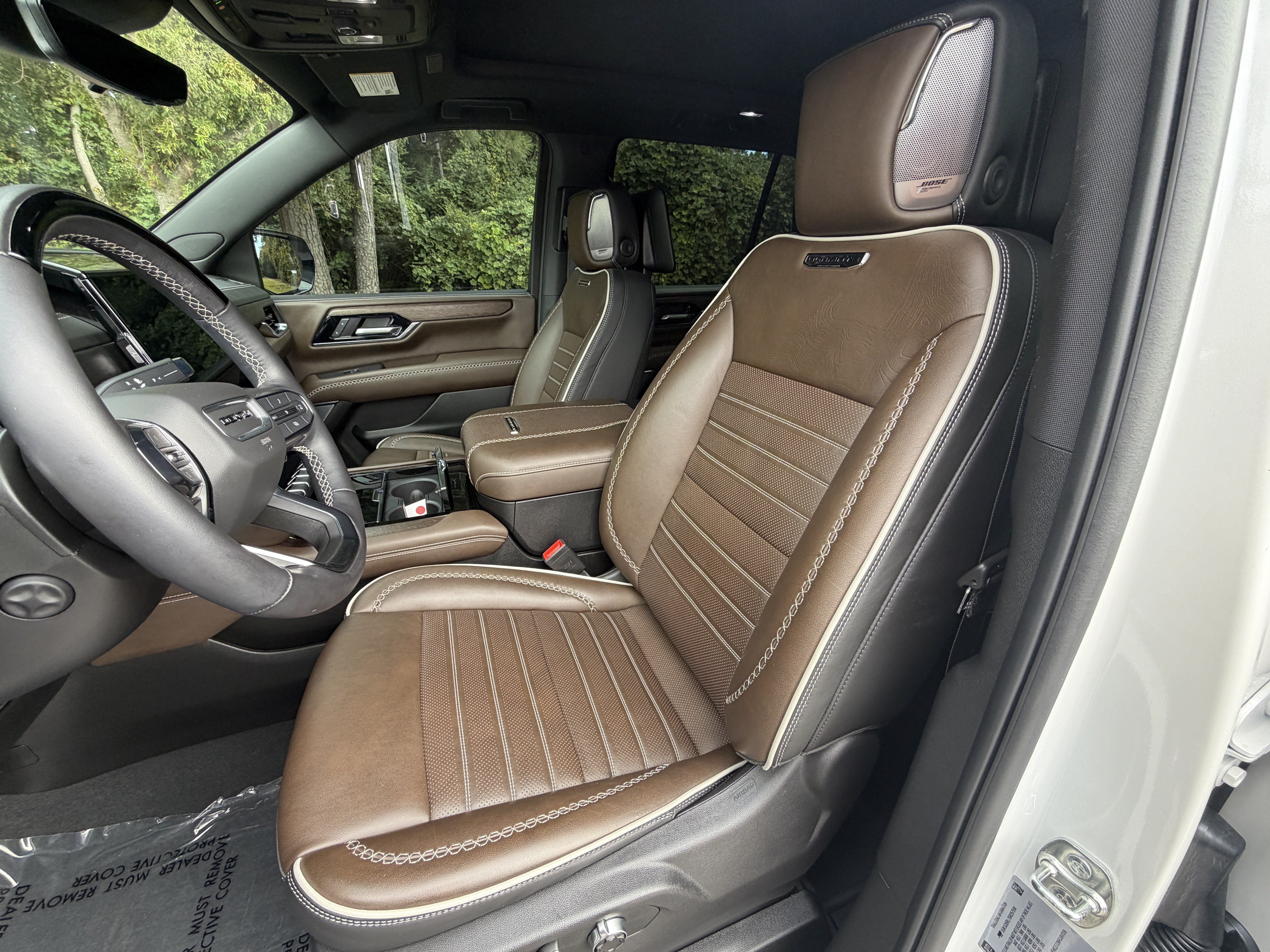 Used 2025 GMC Yukon Denali Ultimate AWD/4WD image 17