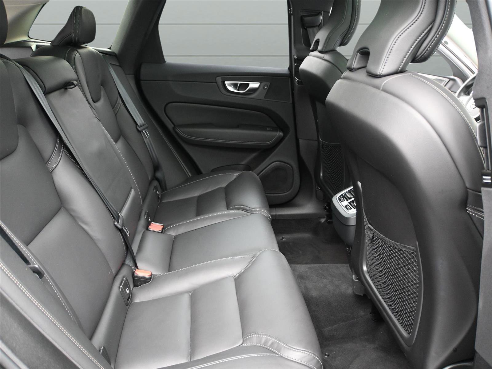 Used 2023 Volvo XC60 B6 Ultimate w/ Climate Package image 28