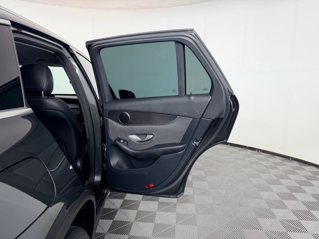 Used 2022 Mercedes-Benz GLC 300 image 25