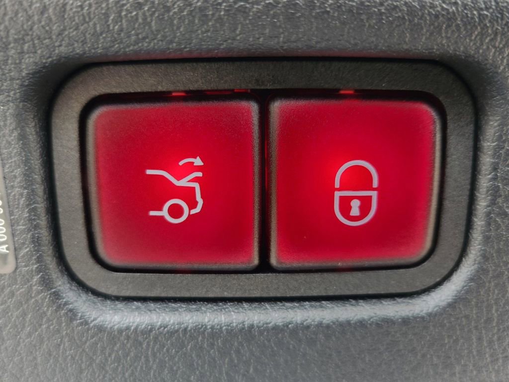 New 2024 Mercedes-Benz C 300 4MATIC Sedan image 18