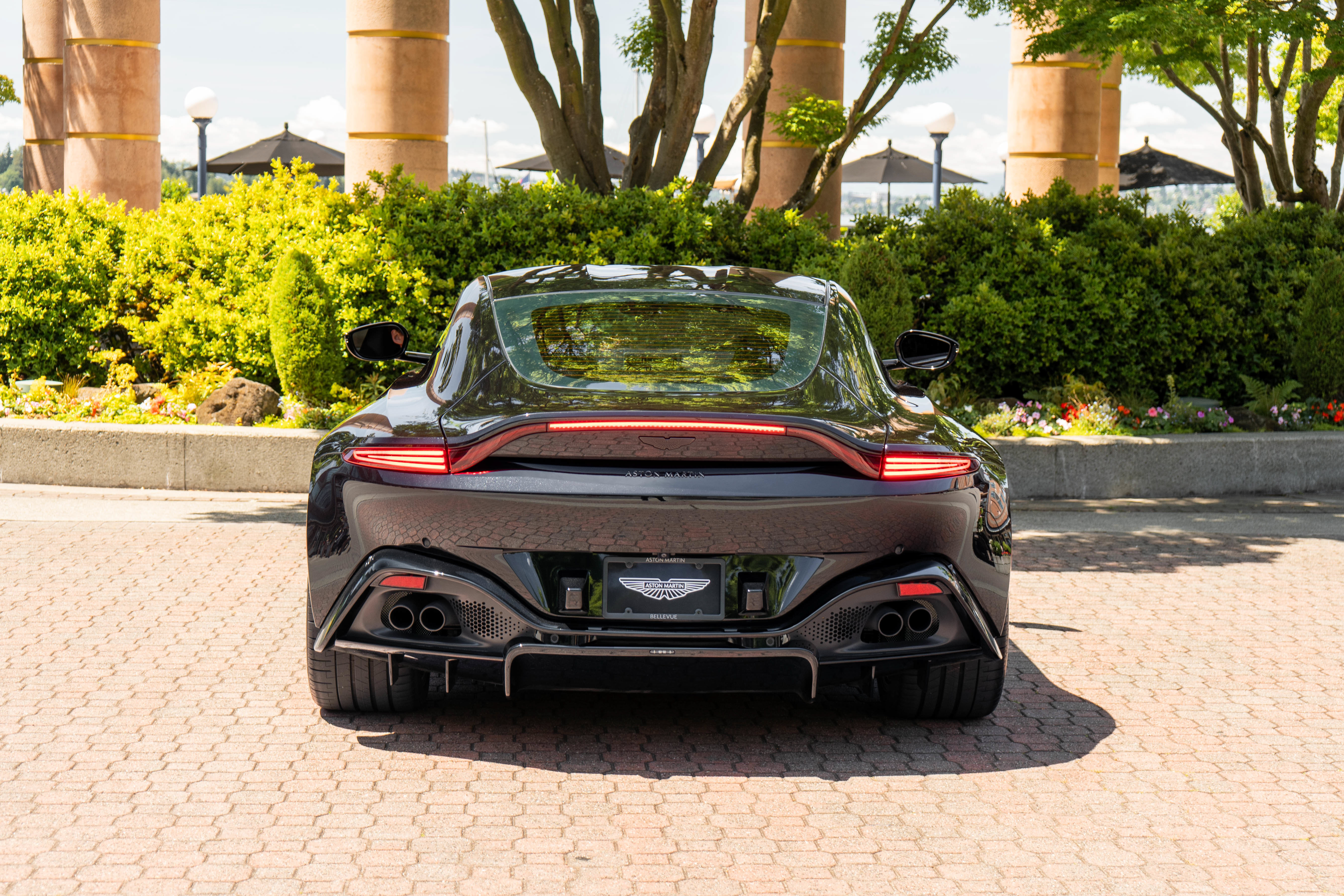 Used 2021 Aston Martin V8 Vantage Coupe RWD image 38