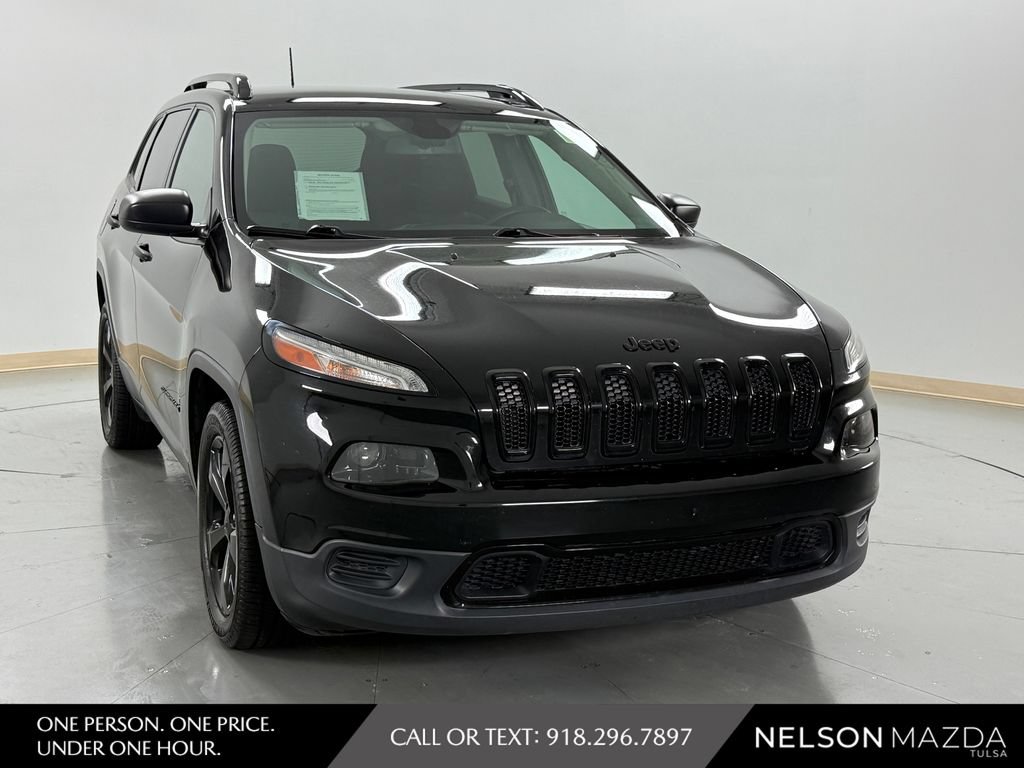 Used 2017 Jeep Cherokee Sport FWD image 4