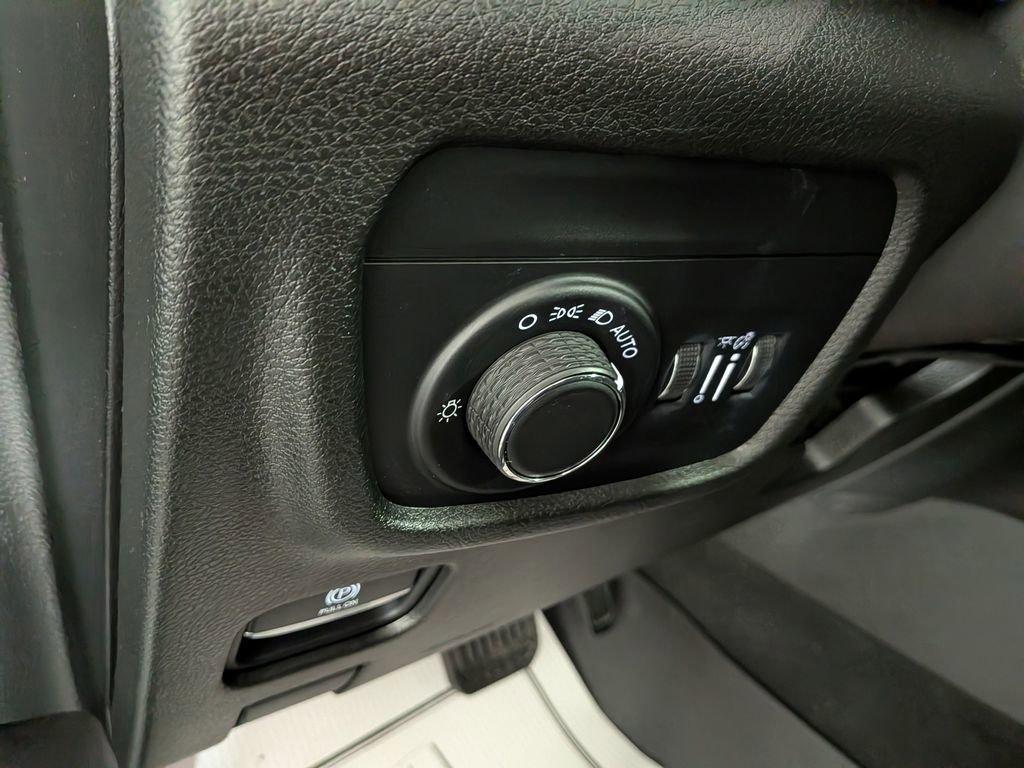 Used 2021 Jeep Grand Cherokee L Laredo w/ Luxury Tech Group I image 20