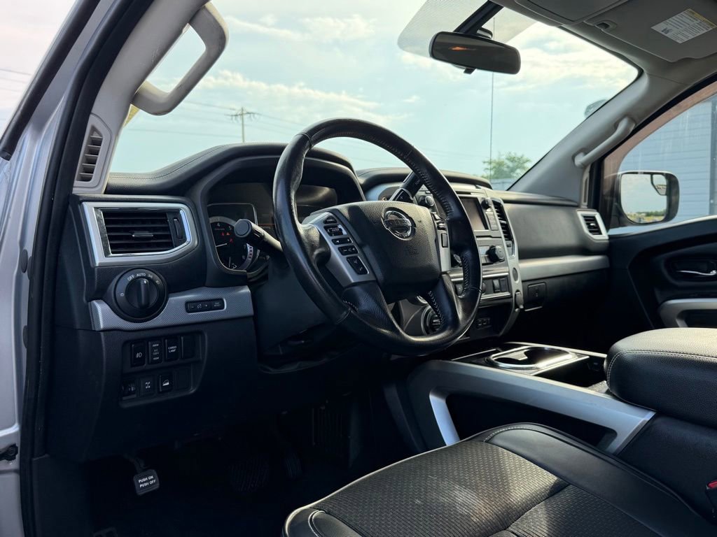 Used 2019 Nissan Titan PRO-4X AWD/4WD image 11