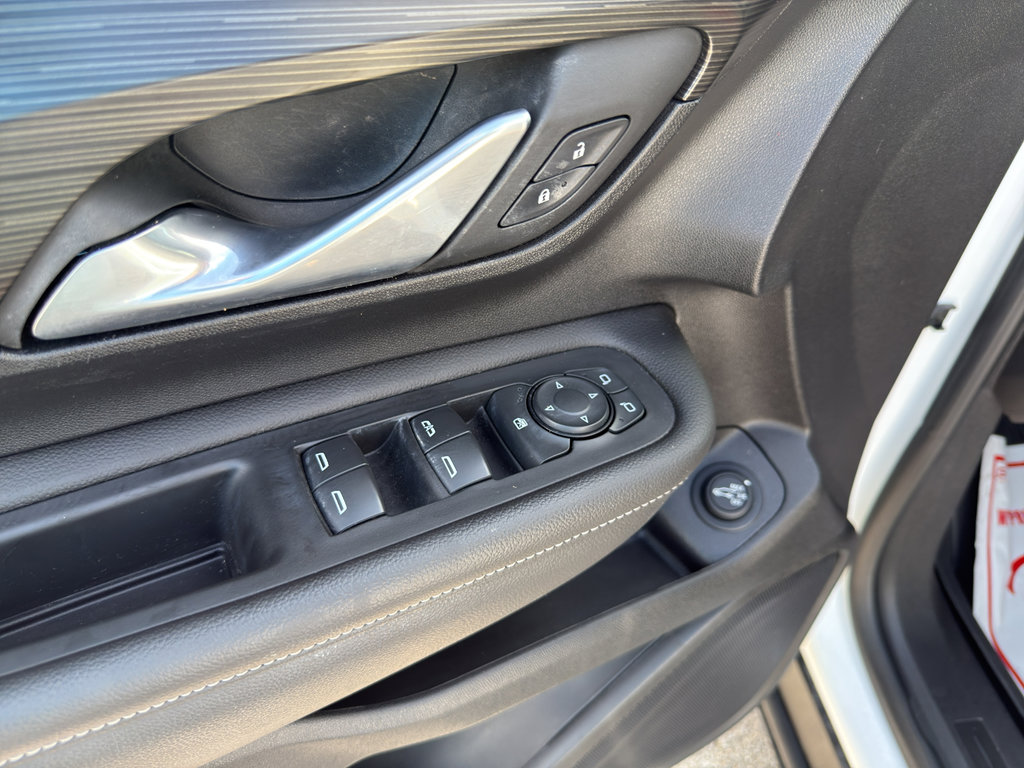 Used 2022 GMC Terrain SLE w/ Driver Convenience Package image 14