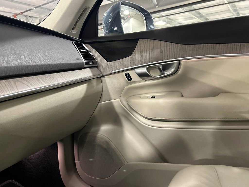 Used 2023 Volvo XC90 B6 Plus image 20