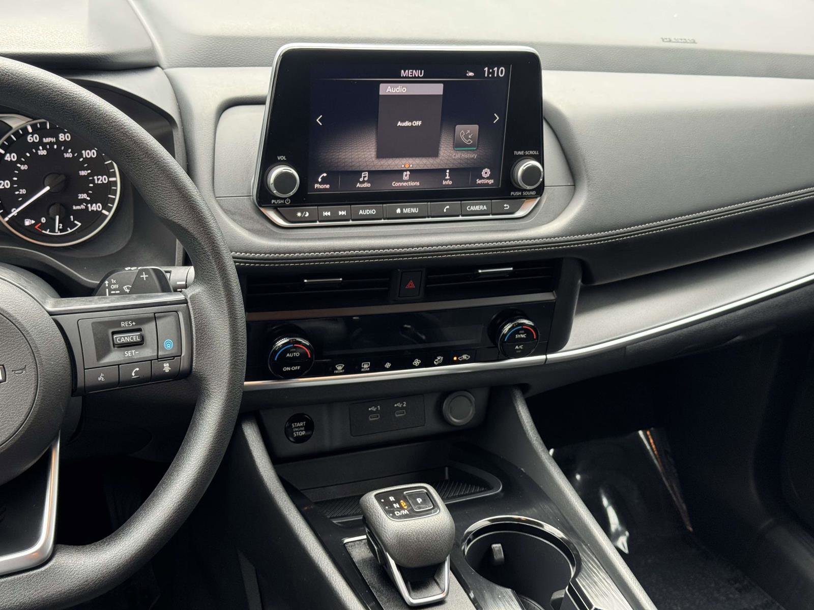 Used 2024 Nissan Rogue SV image 3