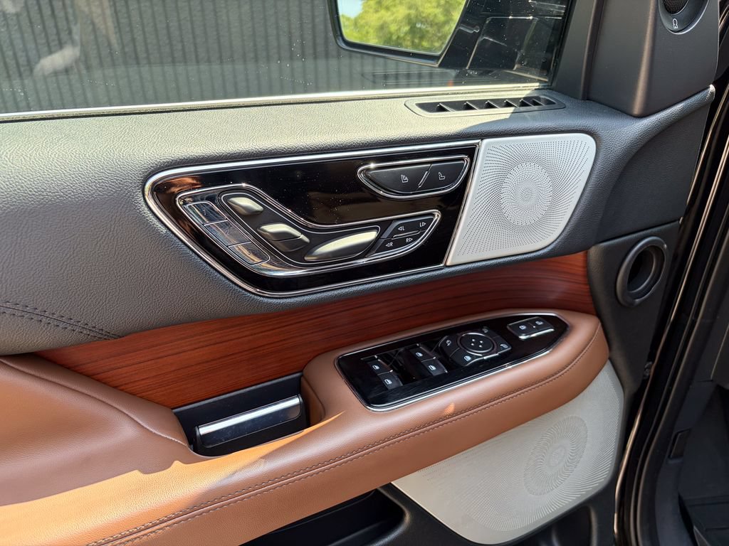 Certified 2022 Lincoln Navigator L Reserve AWD/4WD image 17