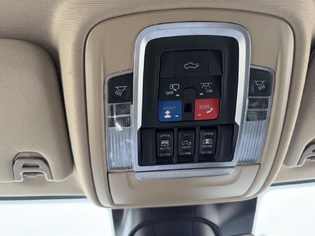 Used 2022 RAM 3500 Laramie AWD/4WD image 32