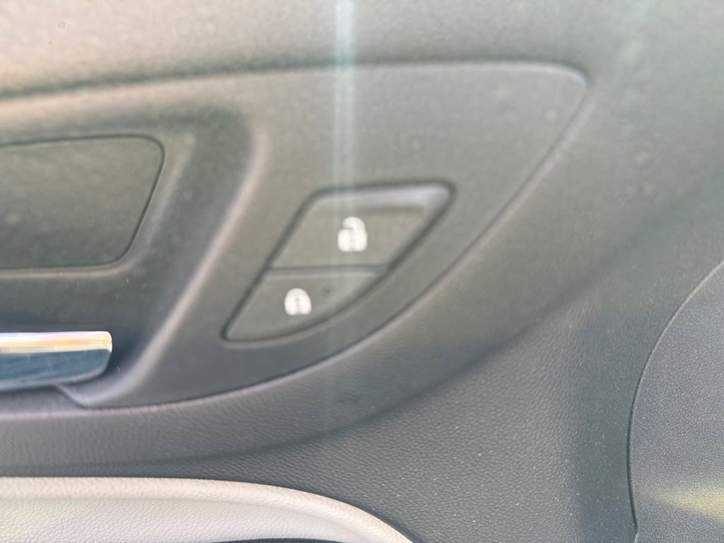 Used 2021 Chevrolet Equinox LS w/ LS Convenience Package image 14