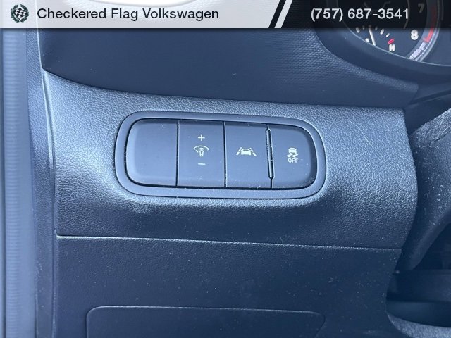 Used 2021 Hyundai Venue SE image 15