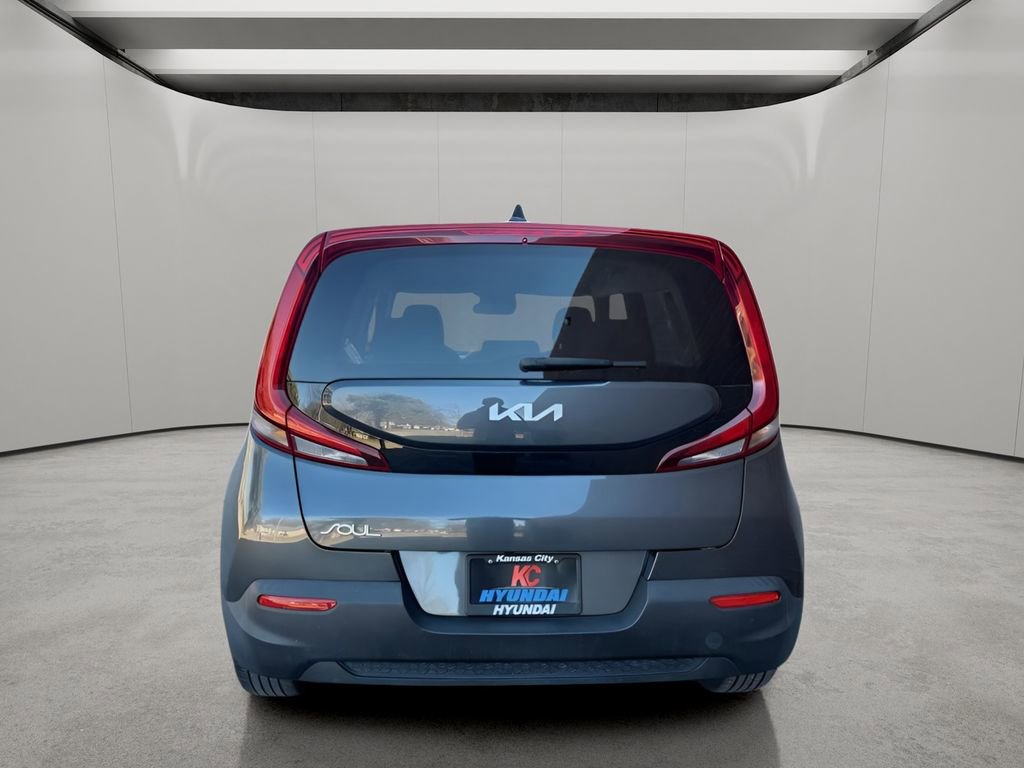 Used 2022 Kia Soul LX w/ Technology Package image 4