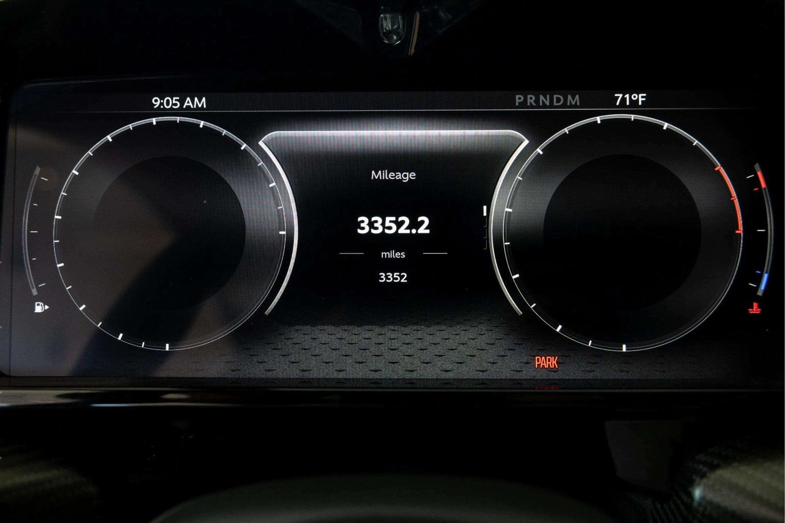 Used 2025 Aston Martin V8 Vantage Coupe RWD image 29
