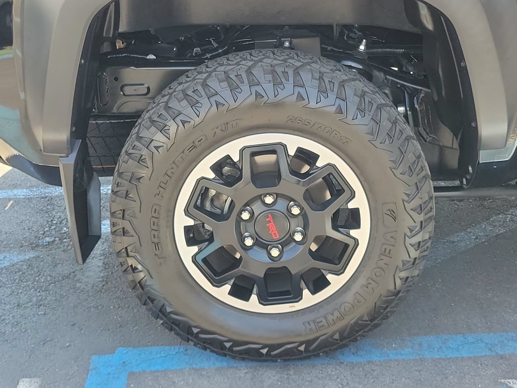 Used 2024 Toyota Tacoma TRD Off-Road w/ TRD Off Road Premium Package AWD/4WD image 9
