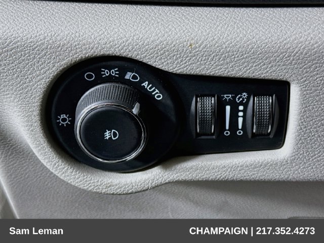 Used 2024 Chrysler Pacifica Touring-L FWD image 10