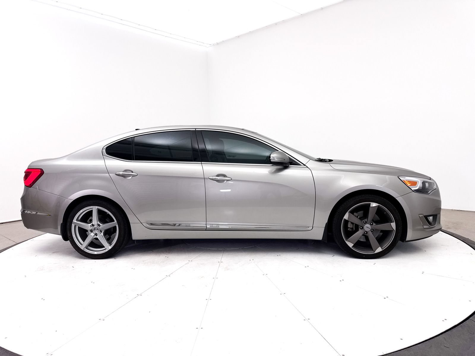 Used 2014 Kia Cadenza Premium w/ Luxury Package FWD image 34