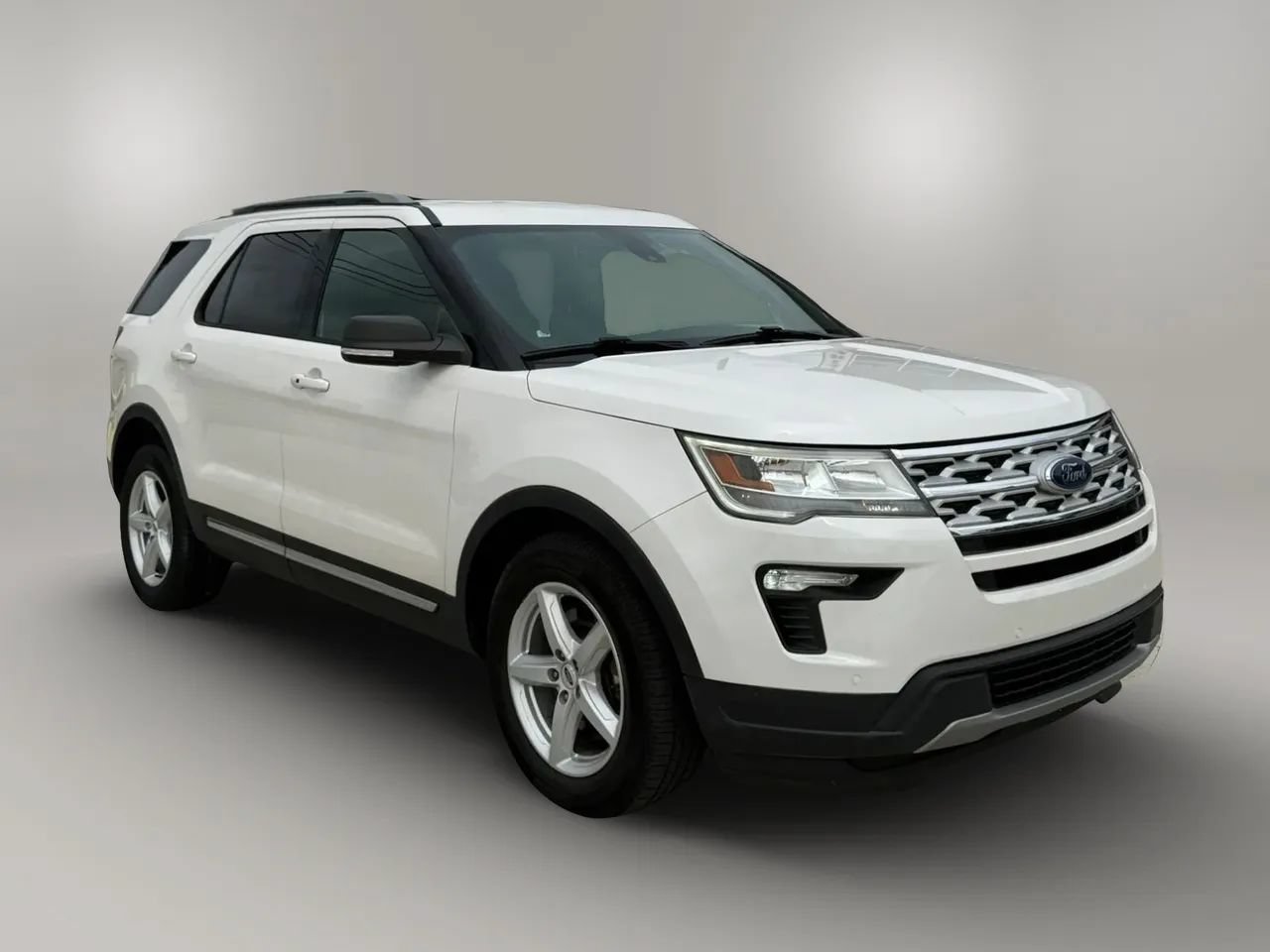 Used 2019 Ford Explorer XLT w/ Equipment Group 202A FWD image 1