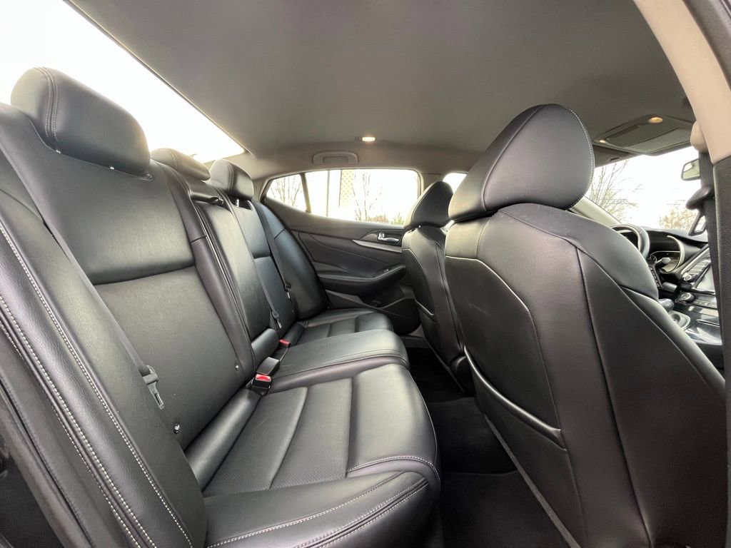 Used 2017 Nissan Maxima 3.5 SV FWD image 18