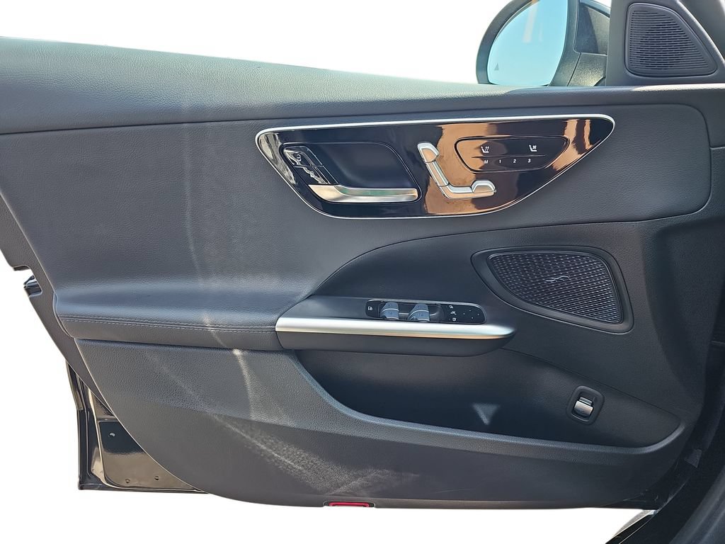 Used 2025 Mercedes-Benz C 300 Sedan image 25