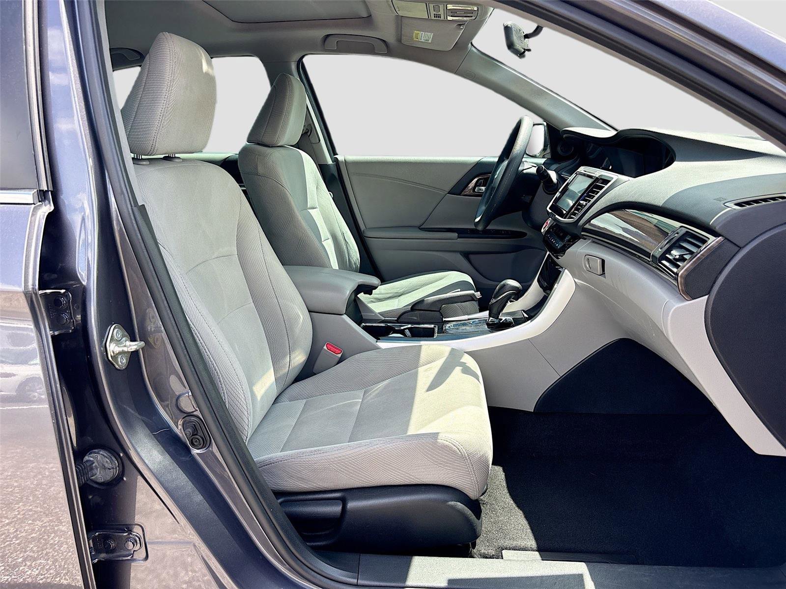 Used 2017 Honda Accord EX image 32