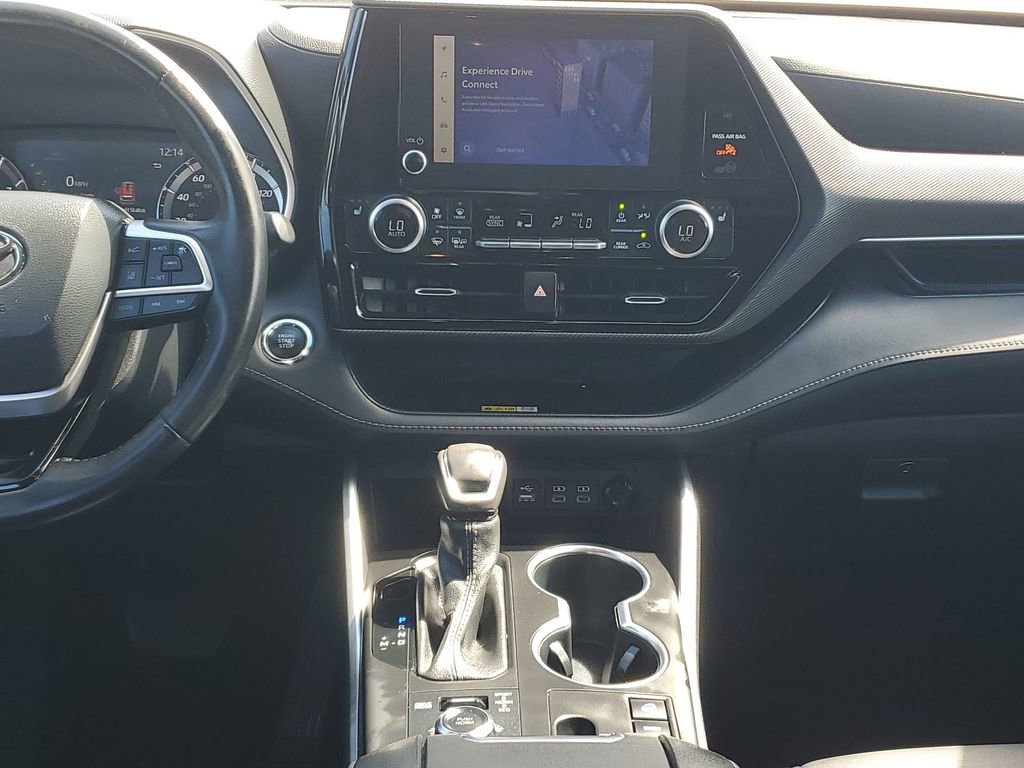 Certified 2023 Toyota Highlander L image 28