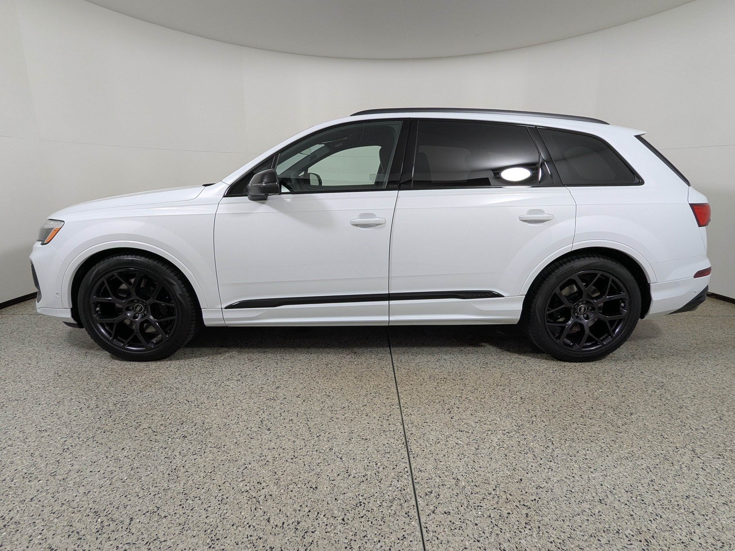 New 2026 Audi SQ7 Premium Plus AWD/4WD image 4